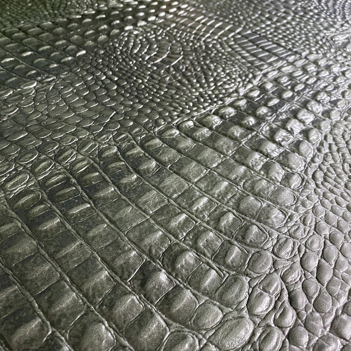 Skóra bydlęca licowa garbowana roślinnie 1.3 mm tłoczona w krokodyla - Zielona – CraftPoint